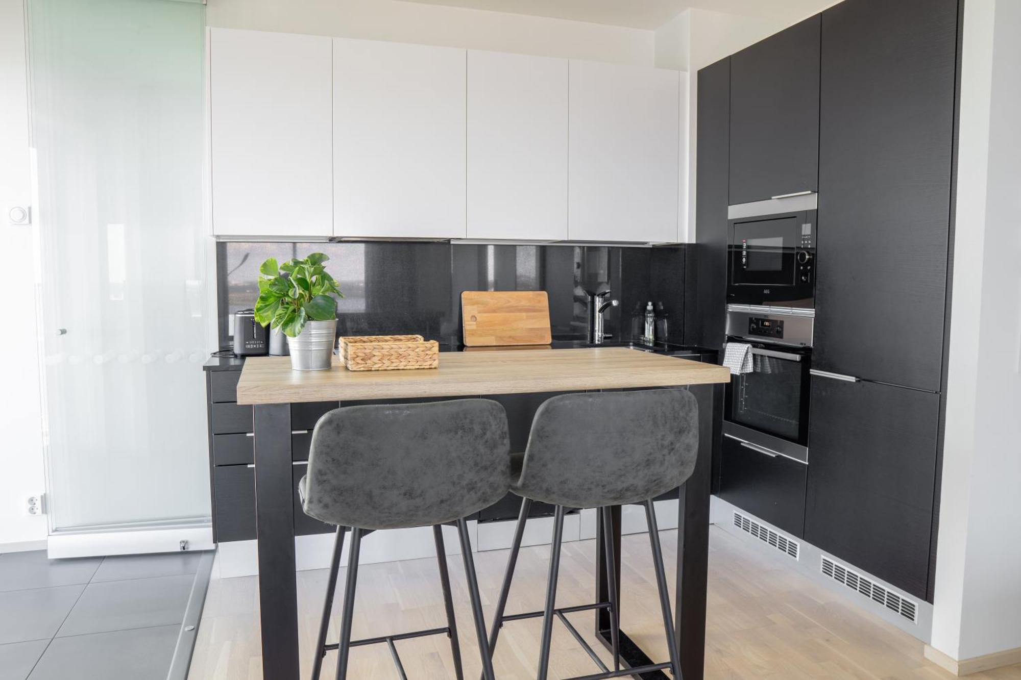 18th Floor High Point 1 Bdr With View - Free Garage Parking Apartment