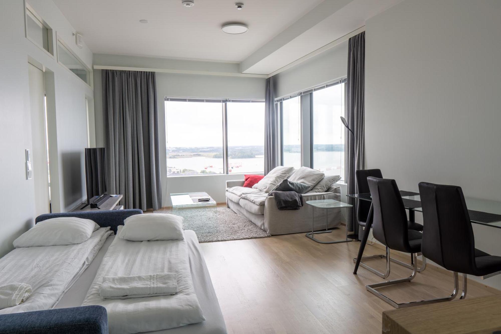 18th Floor High Point 1 Bdr With View - Free Garage Parking Apartment *